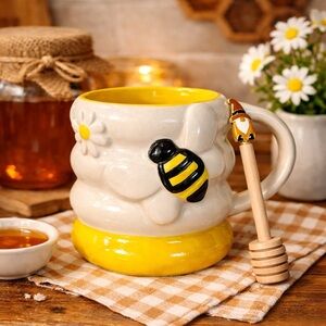 Heartland Hive Honey Bee Mug 3D Raised Bee Yellow Base w Dipper